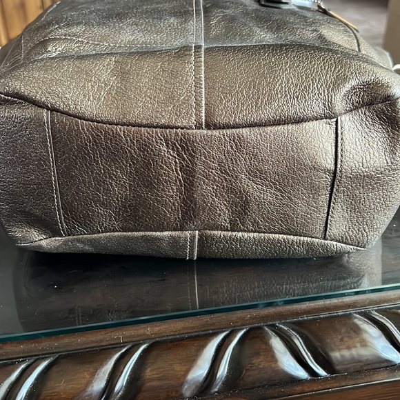 Coach Platinum purse. 3 pockets inside, 1 is zippered. 2 stains on the inside - Picture 3 of 6